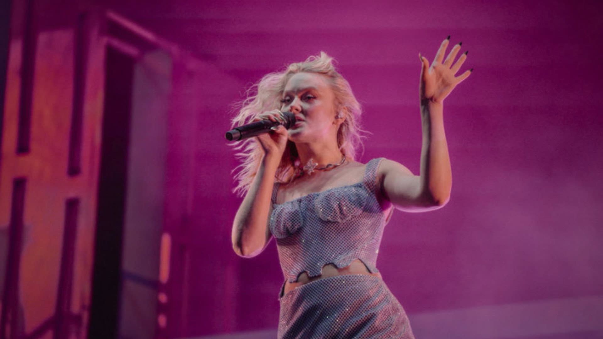 Zara Larsson - Live In Brännbollsyran