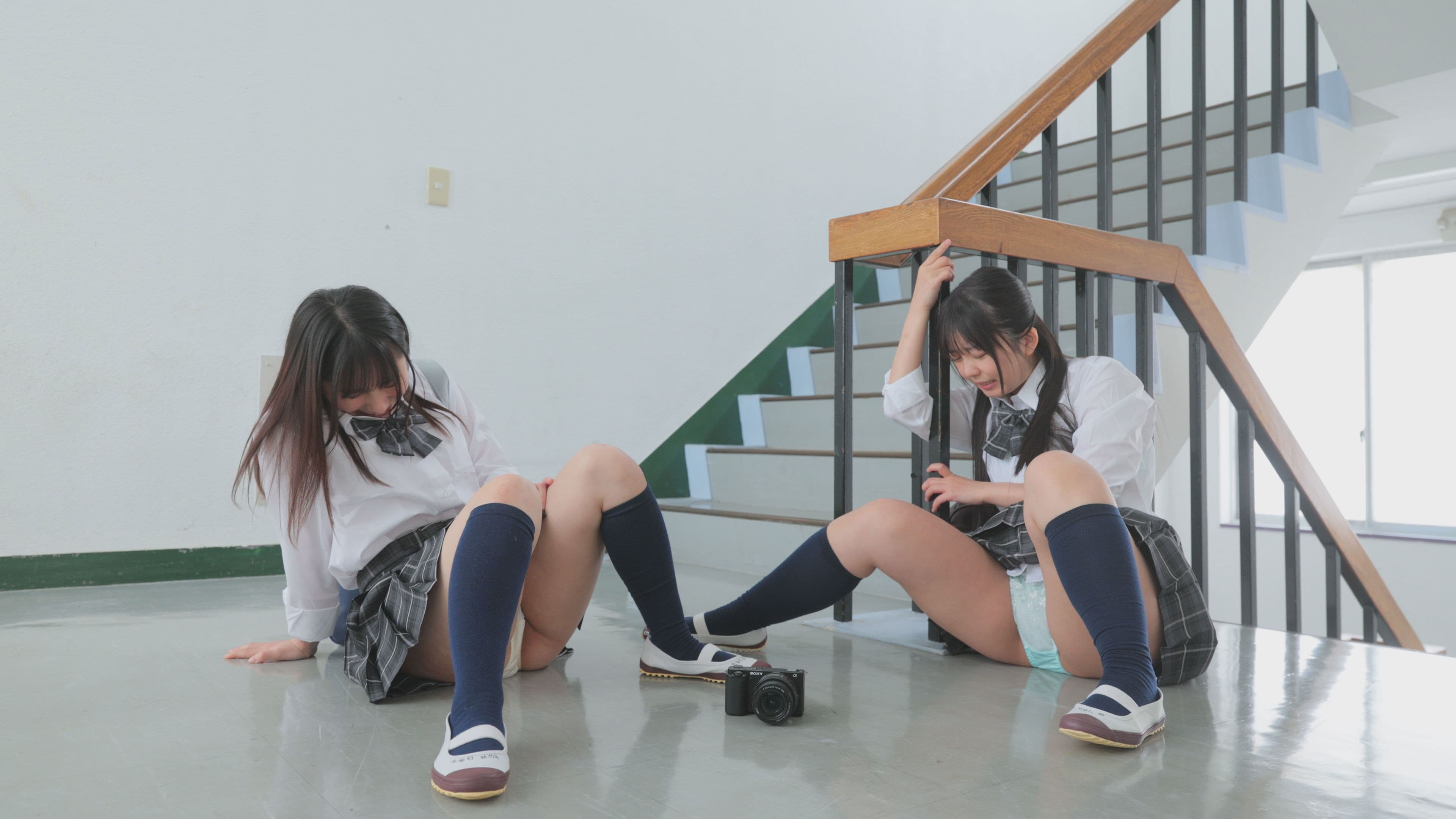 Kurasu de ichiban bijin na madonna no panchira ga torechatta!? Pantsu shashin o okazu ni manzuri shite itara barechatta kedo sougo onanii de suki ga afurete kounai rezu ni hatten shita